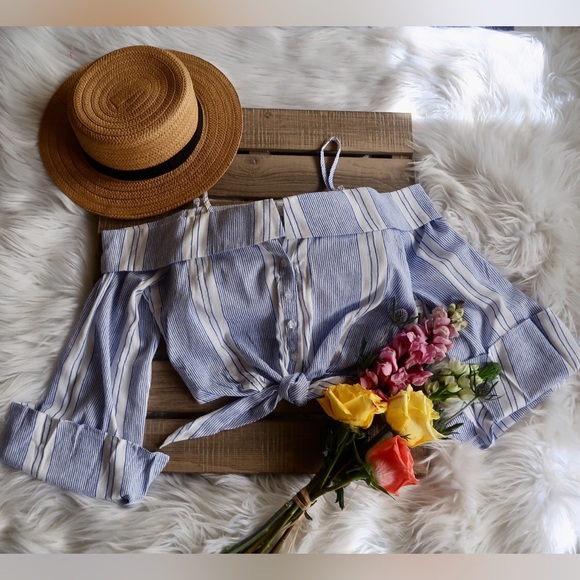 ZOE- Off-Shoulder with Strap Crop Top - Picture 4 of 6